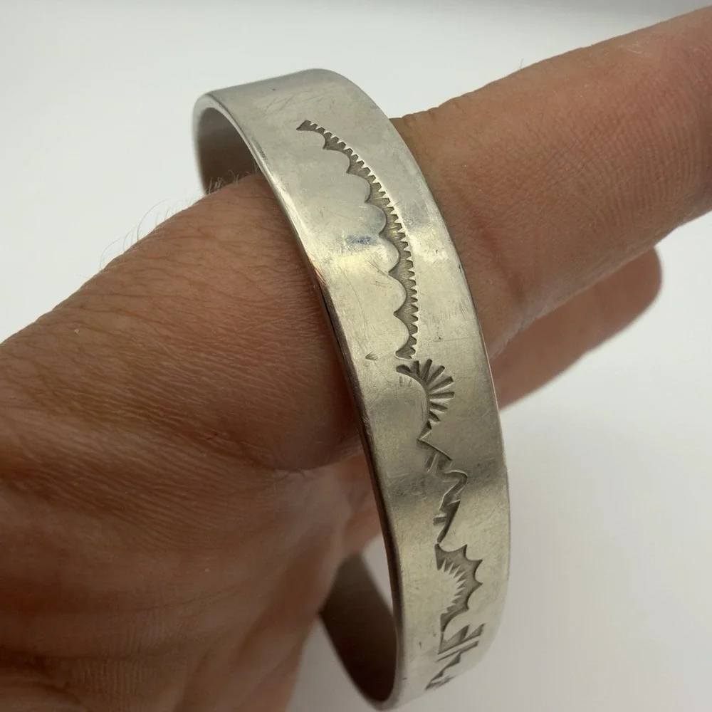 Vintage Native American Navajo HAND STAMPED silver Bracelet 7.25 in